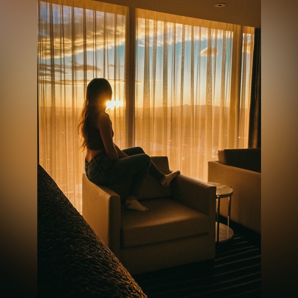 Meet your Posher, Kris🙋🏻♀️ - Picture 5 of 17